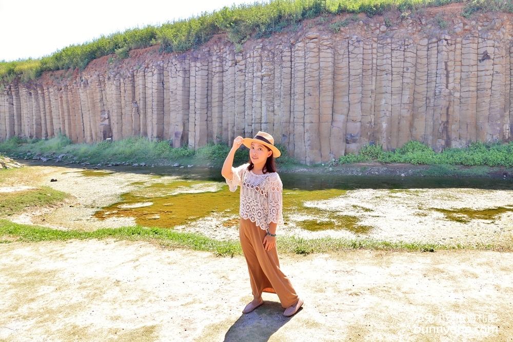 澎湖景點》世界級拍照點！池東大菓葉玄武岩，像瀑布的岩石地景超壯觀～