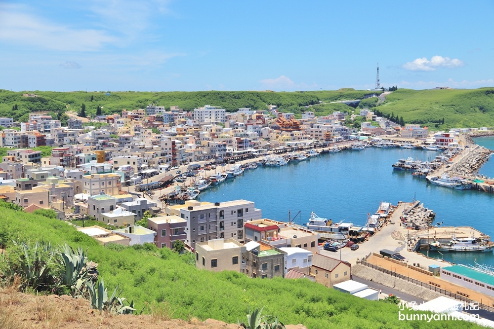 唯美地中海「西嶼三仙塔」看見聖托里尼，充滿異國風小漁港。