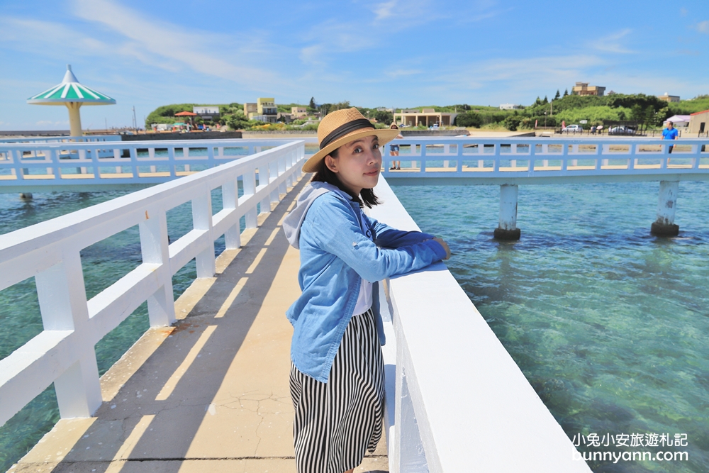 澎湖景點西嶼小池角雙曲橋，彷彿倘佯馬爾地夫浪漫海平面