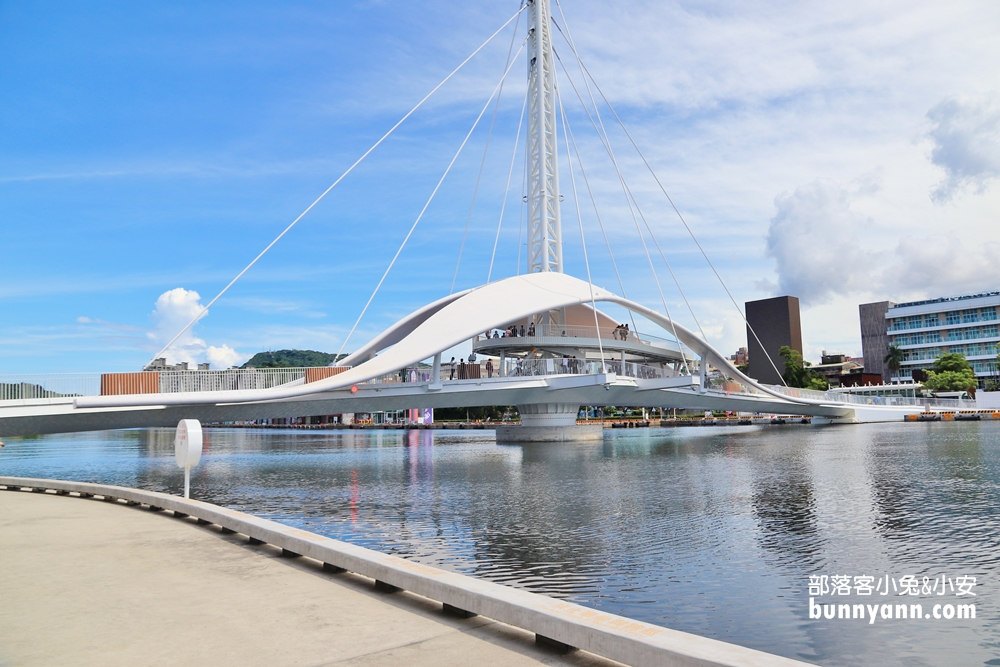 《大港橋》會旋轉的橋！開橋時間、必拍場景，彷彿置身於海面上帆船