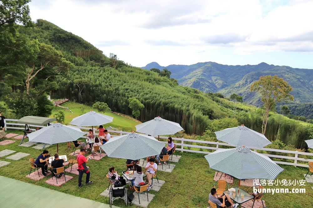 新竹》擁抱群山新秘境！尖石魔法女屋山丘城堡，大草丘、女巫掃把、花園牧場這裡拍！