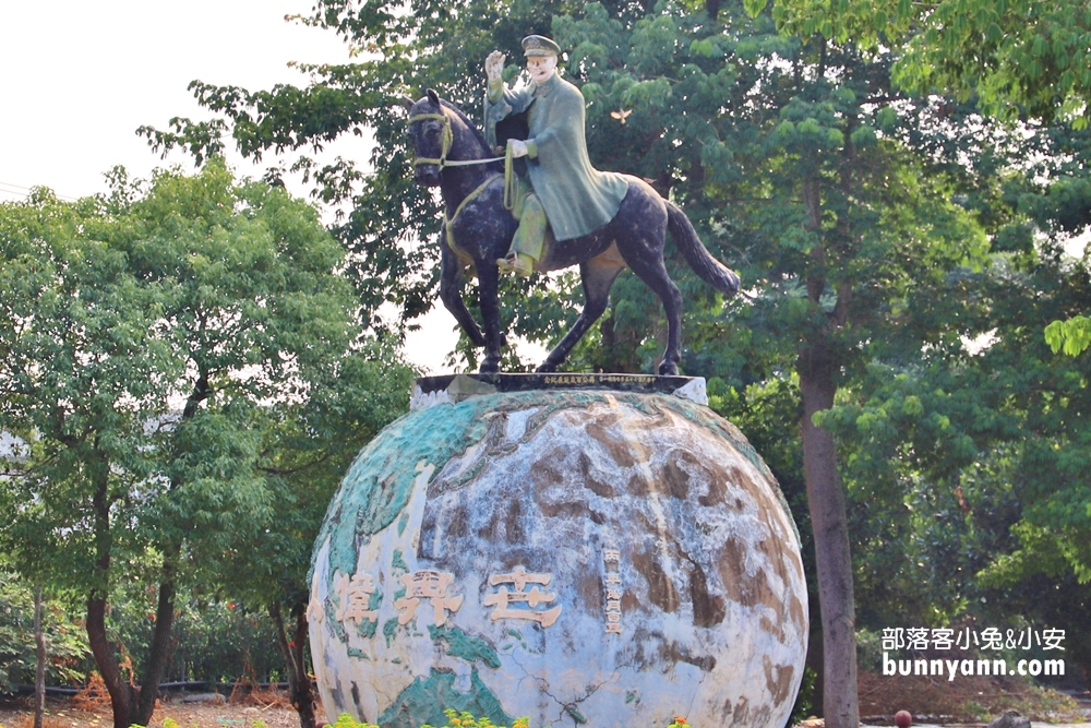 台中》IG最夯！廢棄失樂園石頭公園，公園靈異傳說，勇闖廢棄摩天輪、太空列車探險去！