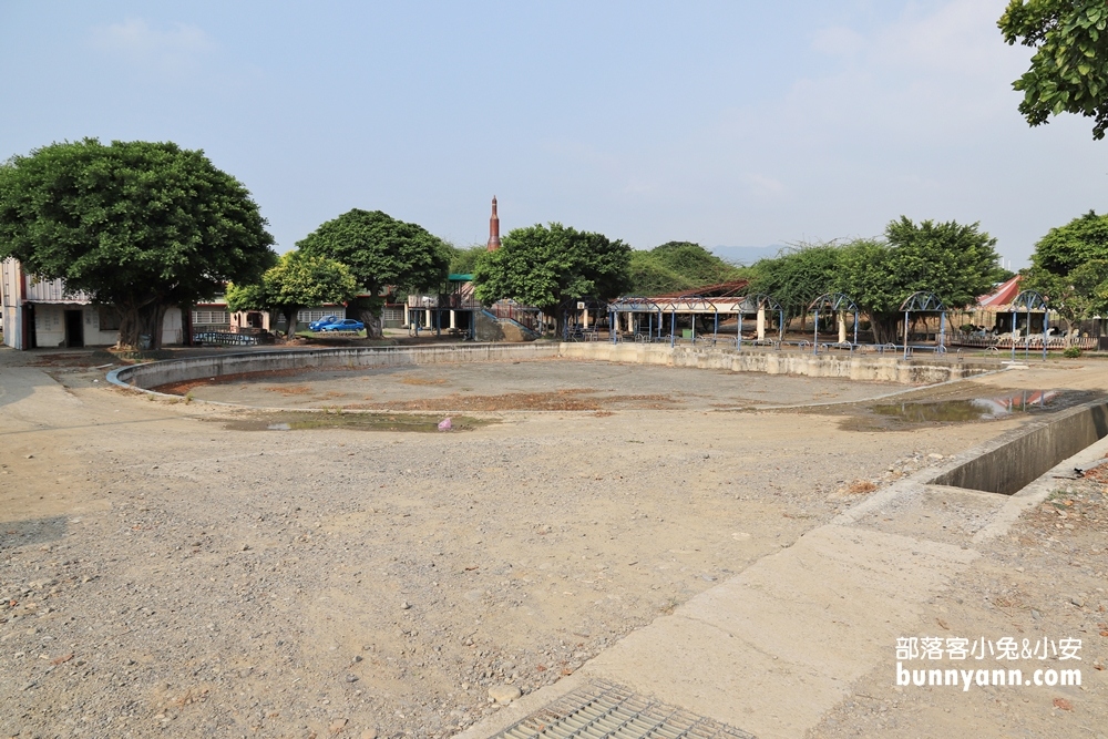 台中石頭公園，公園靈異傳說，勇闖廢棄摩天輪、太空列車探險去