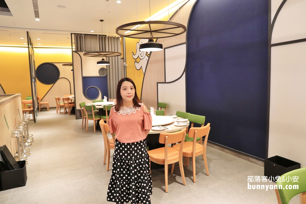新莊美食「饗泰多宏匯店」來吃月亮蝦餅，環境、交通、菜單一次攻略。
