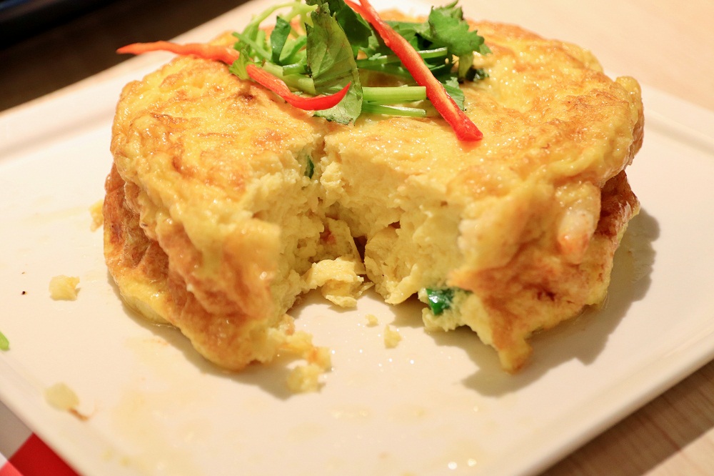 新莊美食「饗泰多宏匯店」來吃月亮蝦餅，環境、交通、菜單一次攻略。