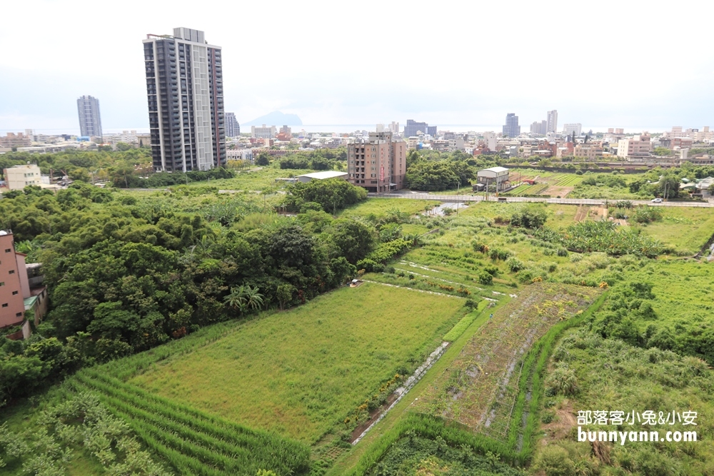 宜蘭住宿》你會一直想要住在這，頭城好日子海景住所，泡美人湯遠眺城市夜景超療癒～