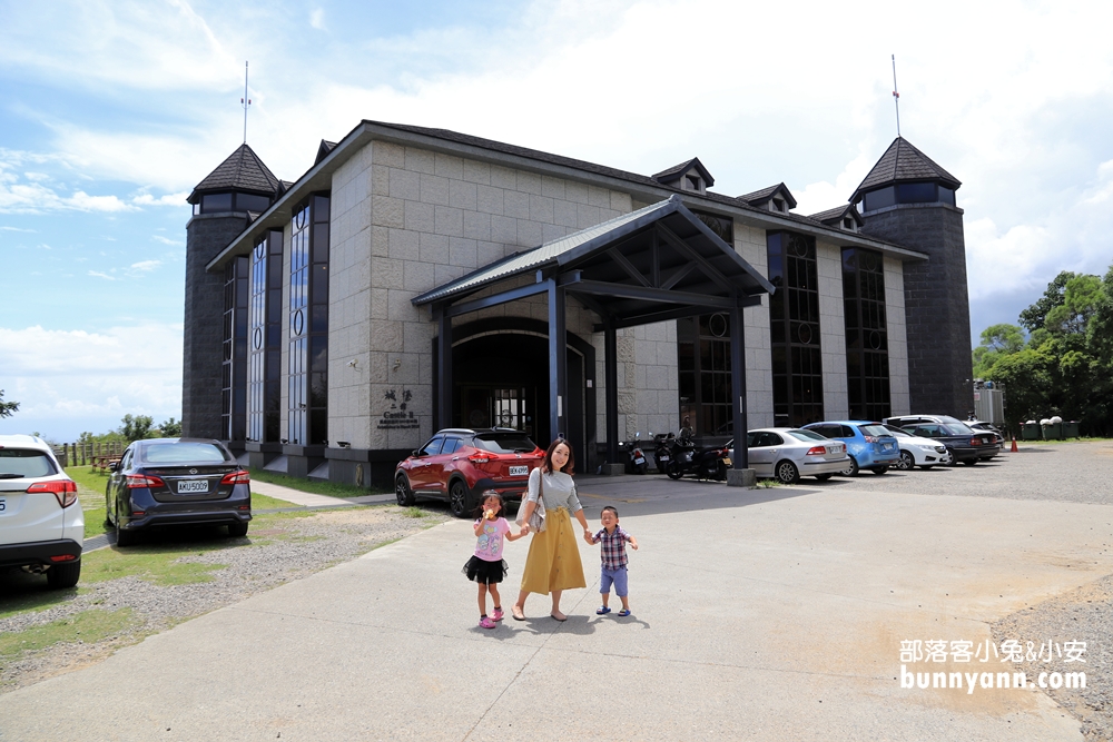 宜蘭金車伯朗咖啡城堡一館二館，可以看海跟龜山島的伯朗咖啡館!!