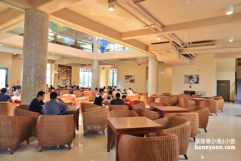 宜蘭金車伯朗咖啡城堡一館二館，可以看海跟龜山島的伯朗咖啡館!!