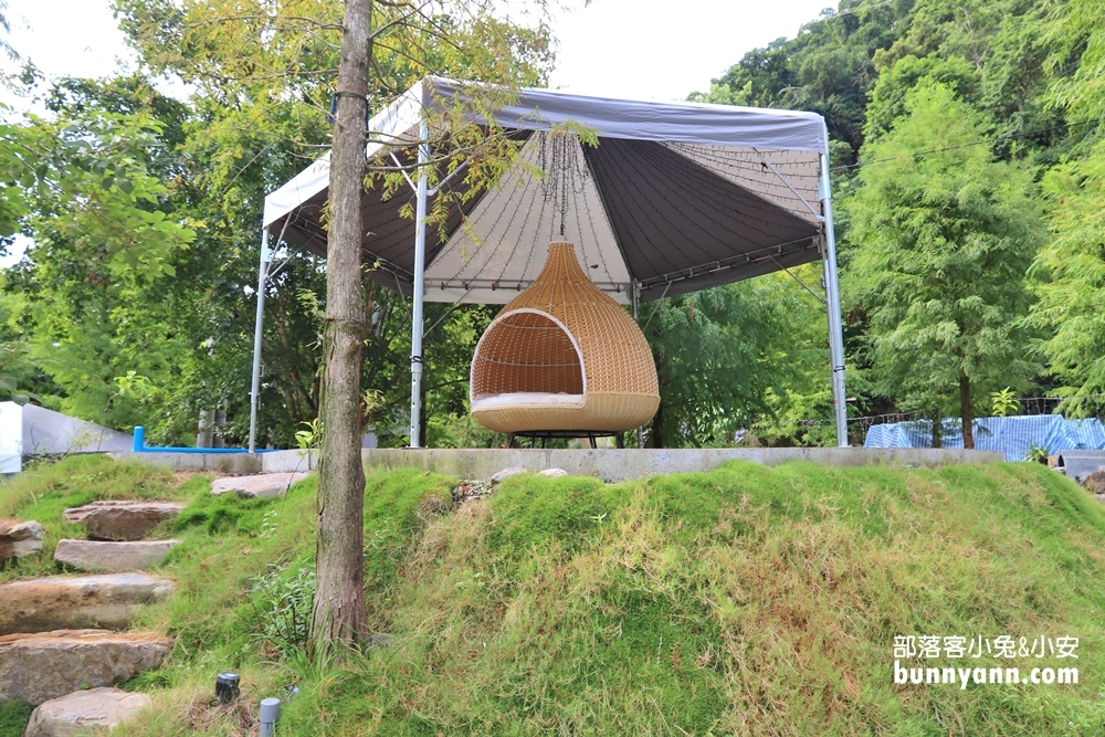 宜蘭私房推薦！鳳梨屋水上莊園，夢幻水簾鞦韆和鳳梨泳池也太好玩