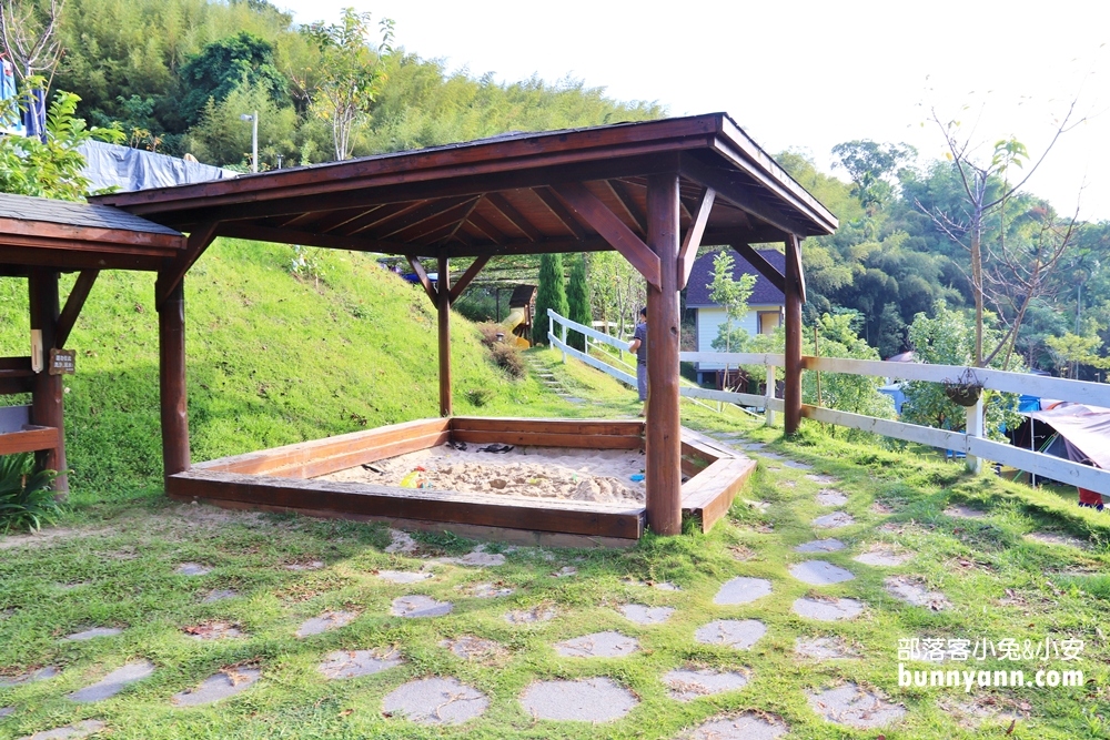 苗栗》風山雅筑莊園，三層樓滑水道、蚊子電影，一泊二食好好玩