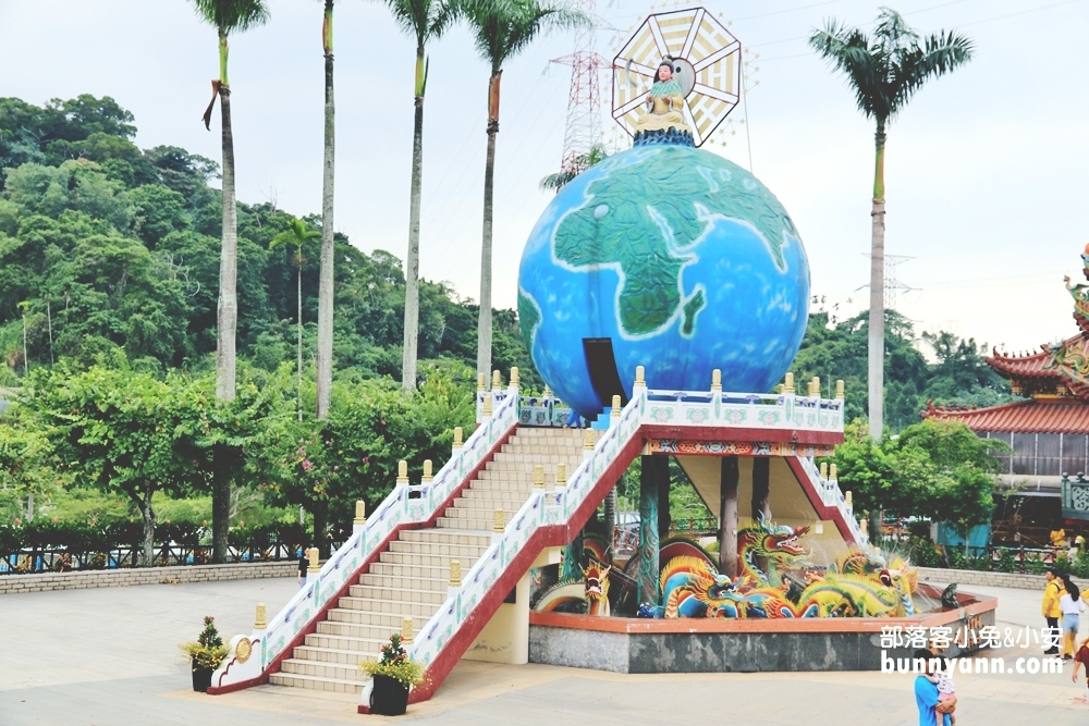 雲林》地球廟！靈台山建德寺地母廟，環球一圈祈福，摸摸巨大金元寶