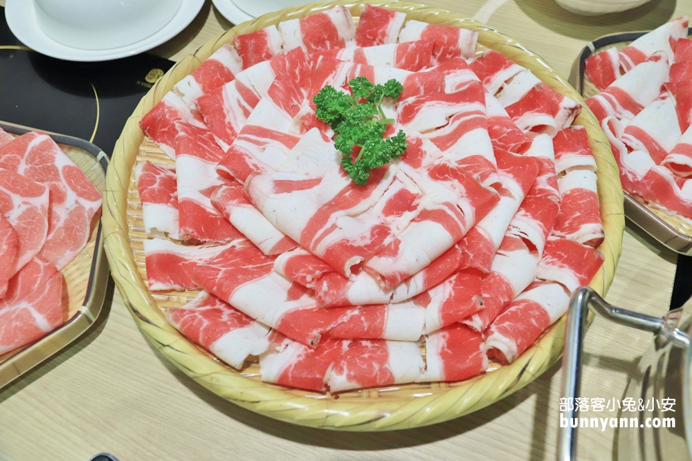 台中》澎湃肉肉鍋！鍋泰山台中崇德店，森林系泰式口味鴛鴦鍋養刁你的味蕾