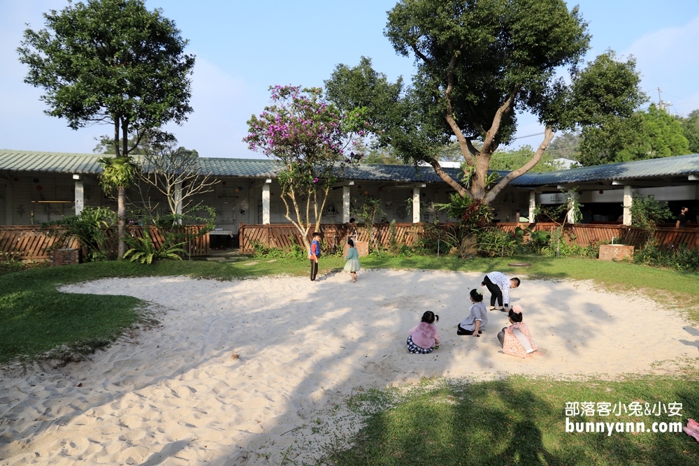 苗栗免費景點》雅聞香草植物工廠，玫瑰花園、哈比小屋隨你拍