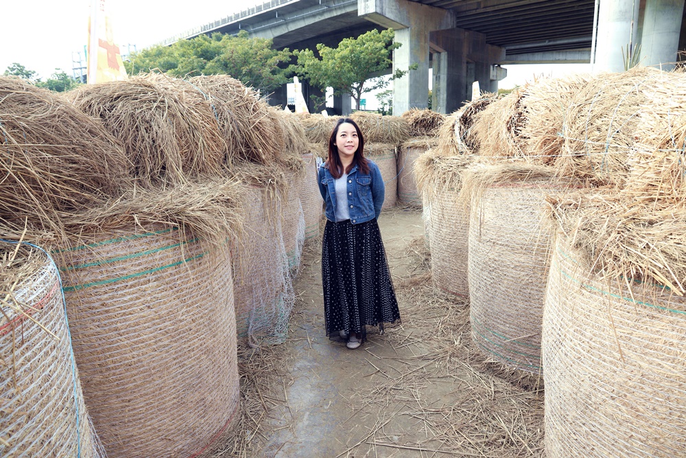 雲林》免費新景點！大埤稻草文化藝術季，全台最大稻草捲迷宮登場，600捆酥脆捲心酥療癒拍起來~