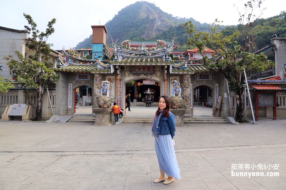 關子嶺火山碧雲寺，免費飲用龍泉水，漫步天空步道，欣賞枕頭山美景