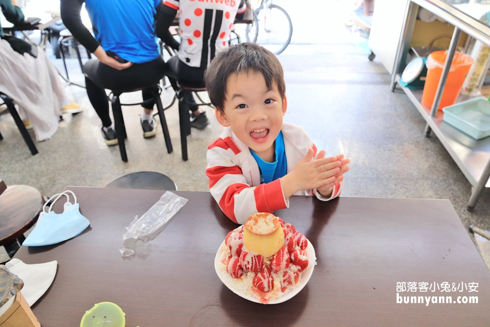 國華街美食｜推薦必吃金得春捲、富盛號碗粿，銅板價美食大集合