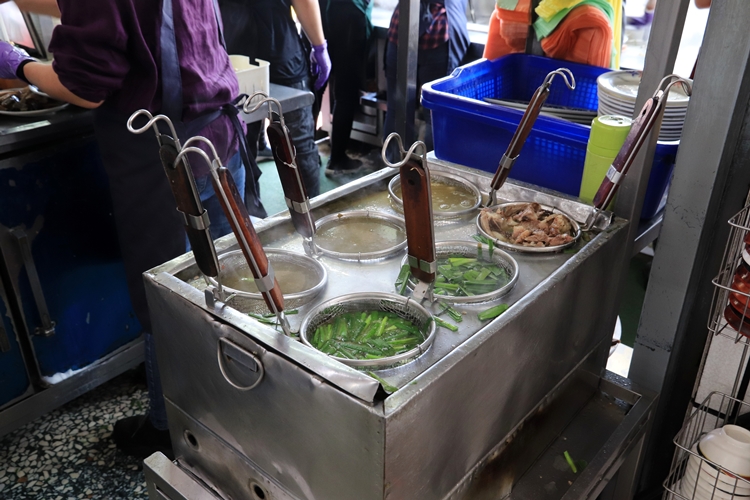 【苗栗美食】金榜麵館和賴新魁麵館，兩家都有好吃的客家粄條