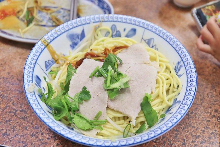 【苗栗美食】金榜麵館和賴新魁麵館，兩家都有好吃的客家粄條