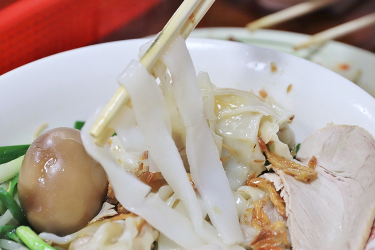 【苗栗美食】金榜麵館和賴新魁麵館，兩家都有好吃的客家粄條