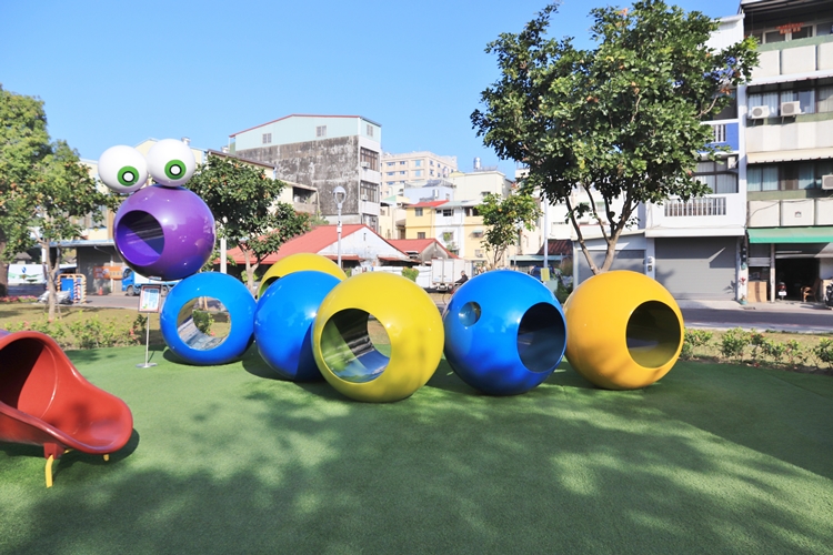 屏東勝利動物溜滑梯公園，可愛動物造型溜滑梯隨你玩