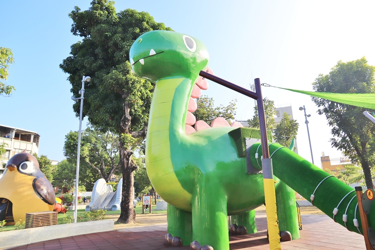 屏東》免門票景點！勝利動物溜滑梯公園，10座可愛動物造型溜滑梯隨你玩！