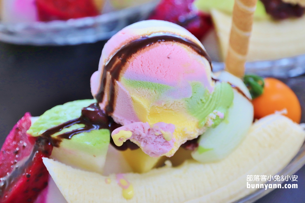 旗山常美冰店魔法阿嬤的新家，推薦彩虹香蕉船和香蕉清冰好好吃!!