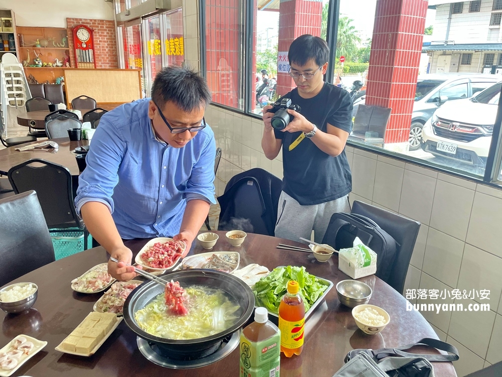 新北金山福緣火鍋平日也客滿，平價版石頭火鍋，還可順便加油