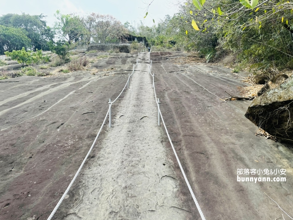 雲林》來當壁虎！草嶺峭壁雄風和小天梯，挑戰陡峭斜壁攻頂，漫遊草嶺十景之一