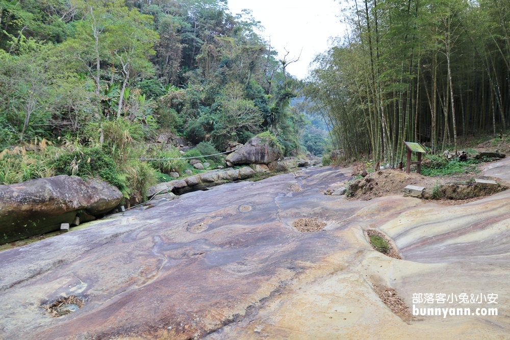 雲林草嶺私房》連心池瀑布，石壁仙谷壯麗河谷風貌旅遊指南