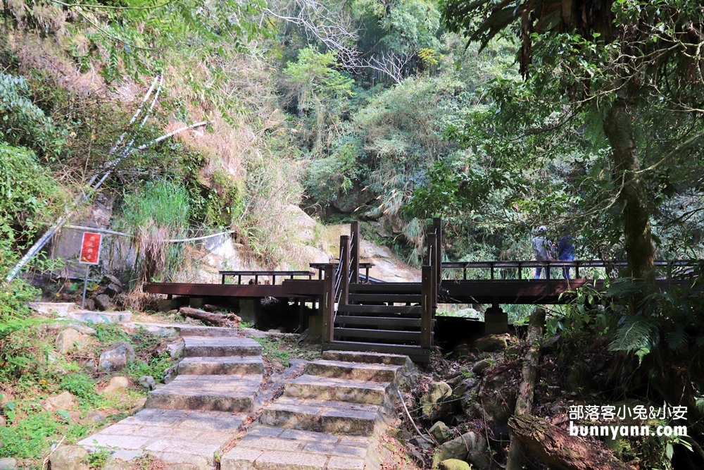 雲林草嶺私房》連心池瀑布，石壁仙谷壯麗河谷風貌旅遊指南