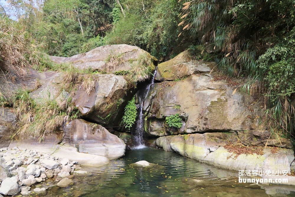 雲林草嶺私房》連心池瀑布，石壁仙谷壯麗河谷風貌旅遊指南