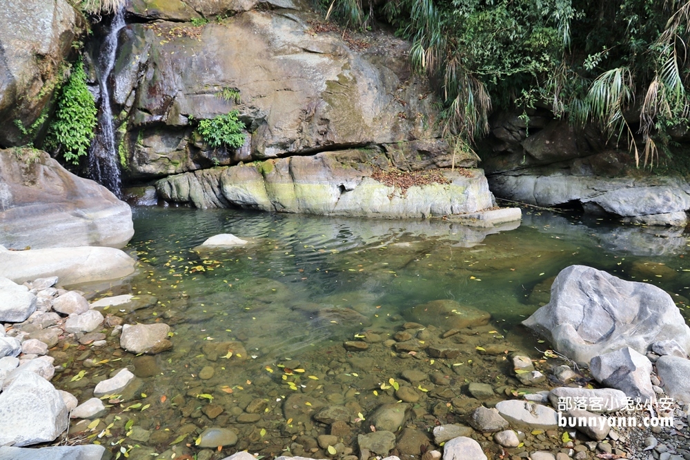 雲林草嶺私房》連心池瀑布，石壁仙谷壯麗河谷風貌旅遊指南