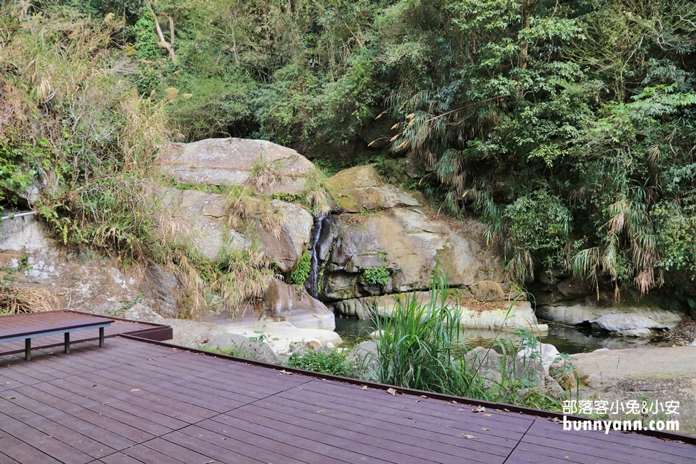 雲林草嶺私房》連心池瀑布，石壁仙谷壯麗河谷風貌旅遊指南