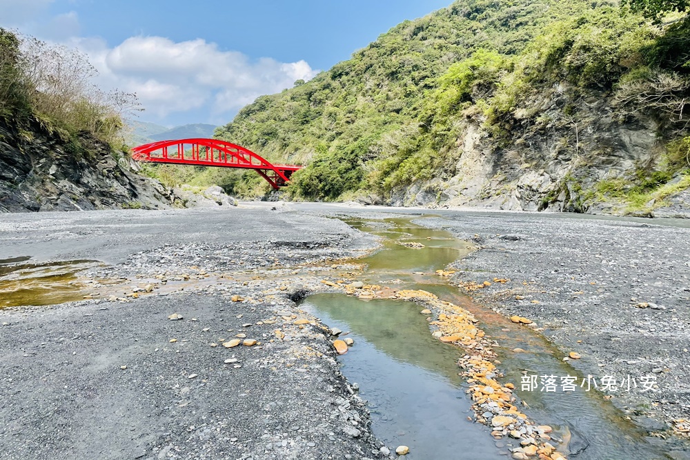 台東》走路五分鐘可到！紅葉野溪溫泉，紅葉景點半日遊，戶外咖必訪野溪牛奶湯浴