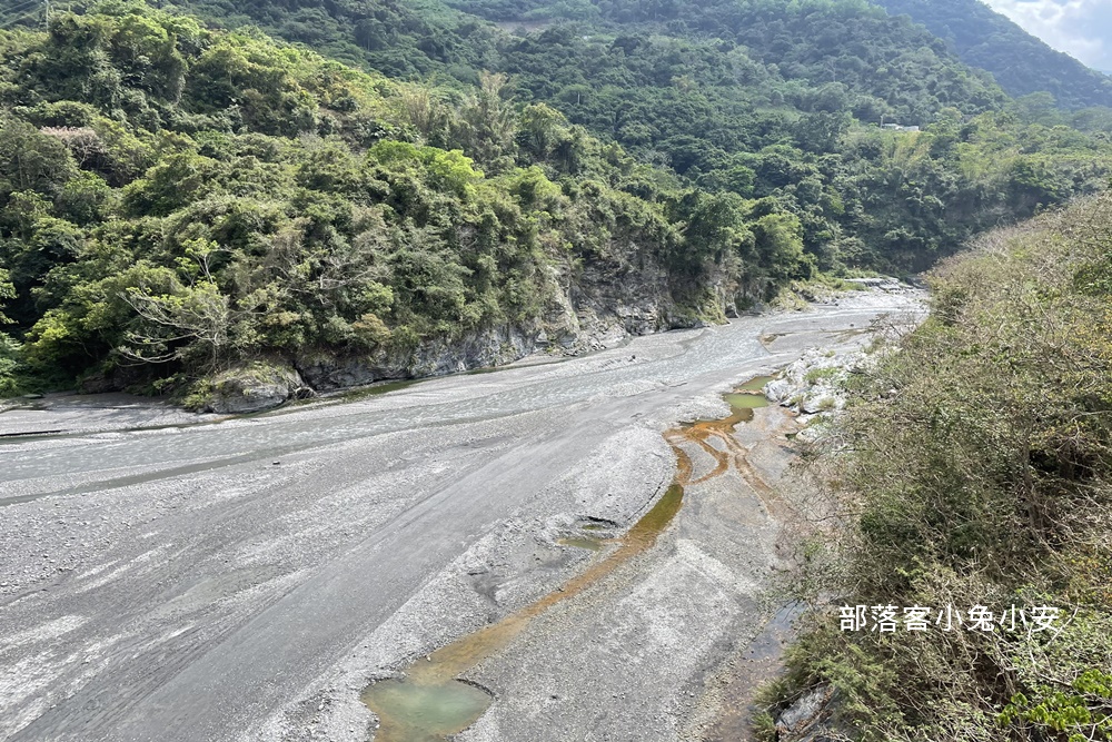 走路五分鐘可到的紅葉野溪溫泉，戶外咖必訪野溪牛奶湯浴!!