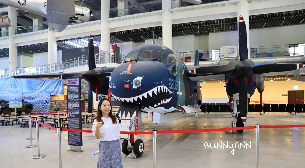 高雄景點岡山航空教育展示館，戰鬥機展示館與穿帥氣軍裝 @小兔小安*旅遊札記