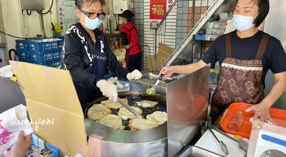 【宜蘭】柯氏蔥油餅，礁溪現炸起鍋內外酥軟的炸蛋蔥油餅 @小兔小安*旅遊札記