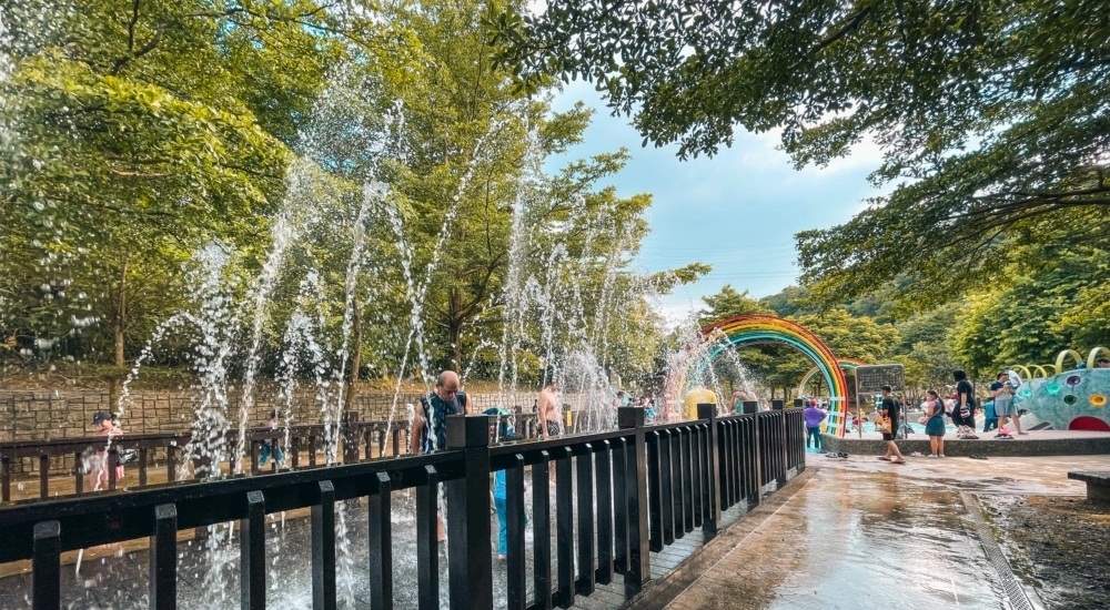 暖暖親水公園：暢遊戲水池、大象溜滑梯、噴水步道超級好玩又消暑 @小兔小安*旅遊札記