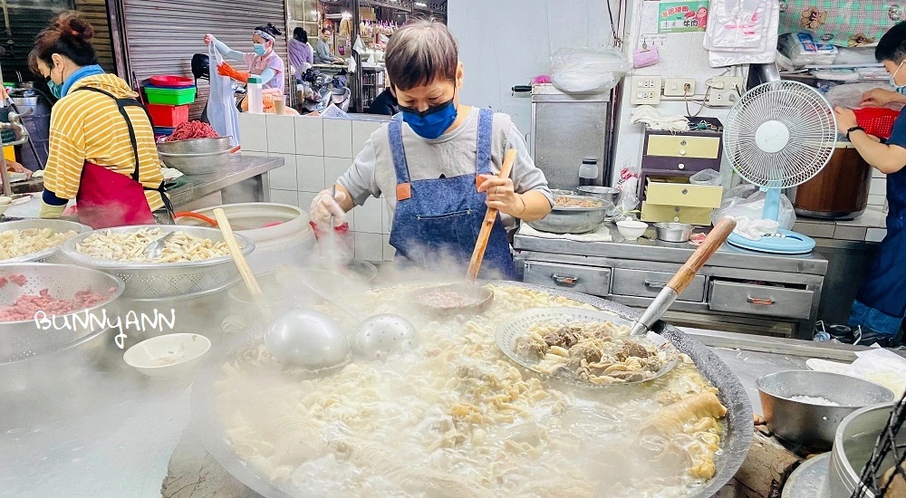 【嘉義王媽媽牛雜湯】谷歌4.2顆星留言三千多則的市場美食攤真好吃 @小兔小安*旅遊札記