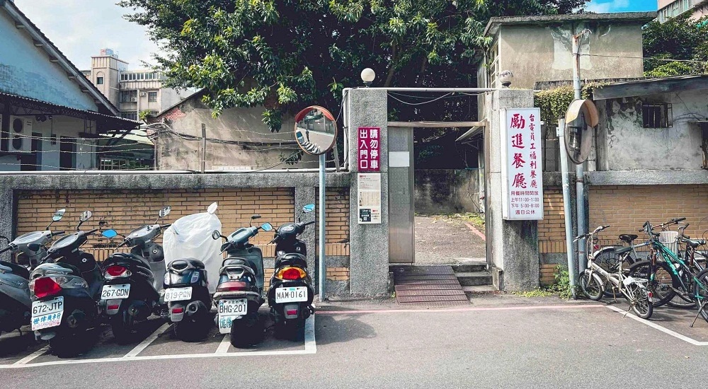 大安美食【台電勵進餐廳】62年老字號台北酸菜白肉鍋吃到飽 @小兔小安*旅遊札記