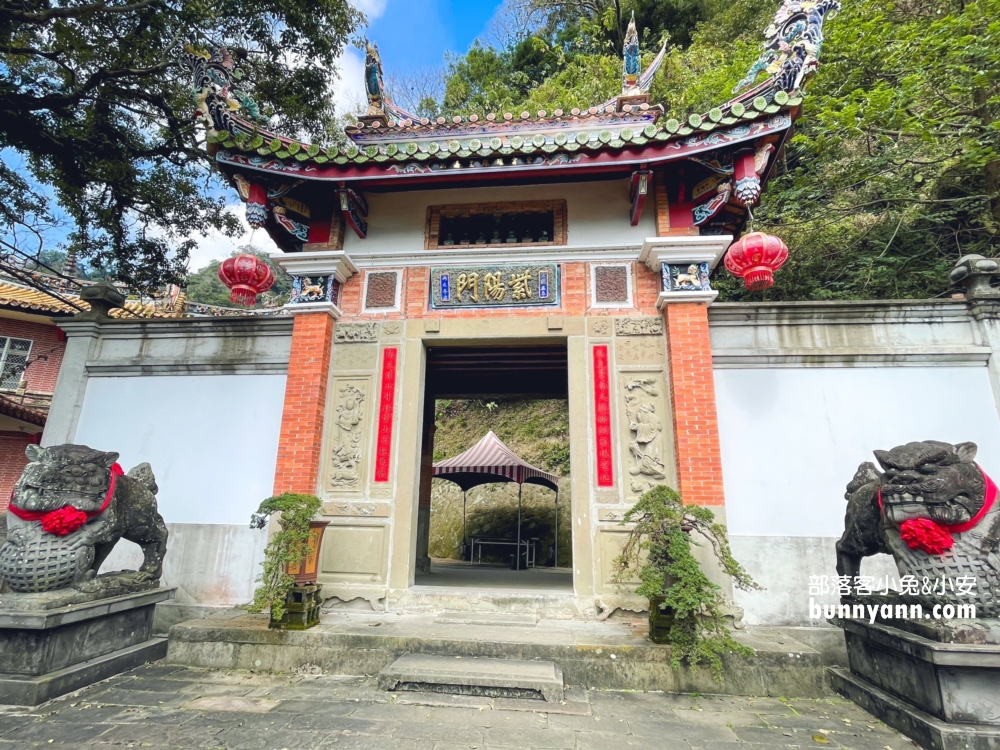 苗栗廟宇推薦》獅頭山勸化堂，轉運參拜階梯和小百岳登山步道。