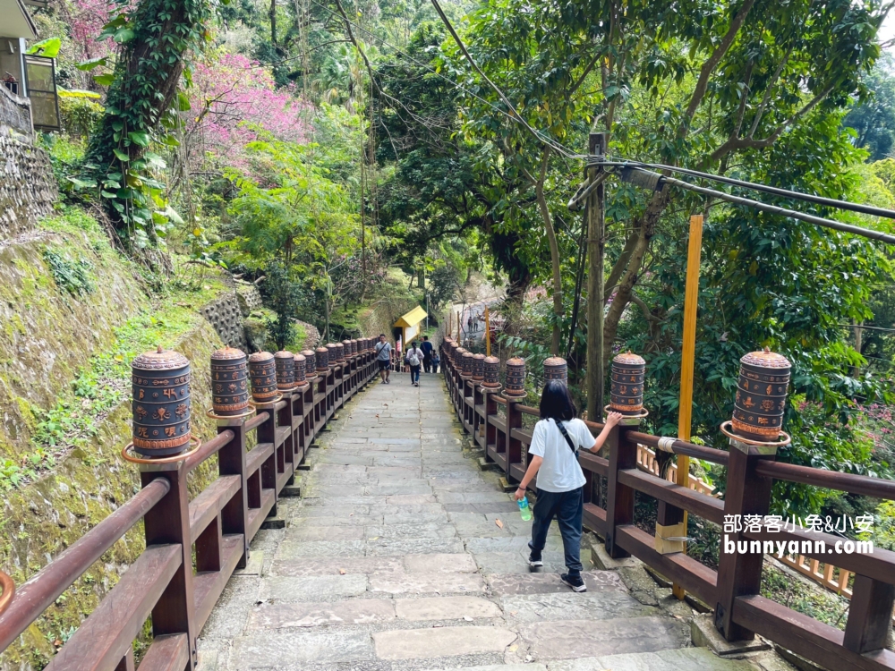 苗栗廟宇推薦》獅頭山勸化堂，轉運參拜階梯和小百岳登山步道。