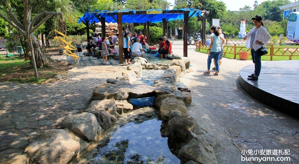 苗栗景點推薦》臺鹽通霄觀光園區(鹽來館)，溫泉海水免費泡腳好地方。 @小兔小安*旅遊札記