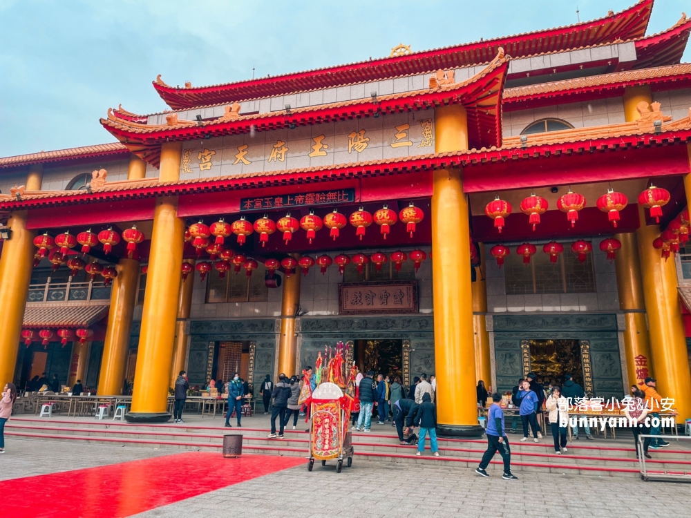 龍井景點》三陽玉府天宮 (龍井天公廟)，巨無霸香一支可燃好幾天。