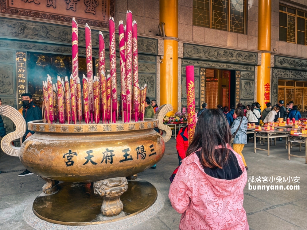 龍井景點》三陽玉府天宮 (龍井天公廟)，巨無霸香一支可燃好幾天。