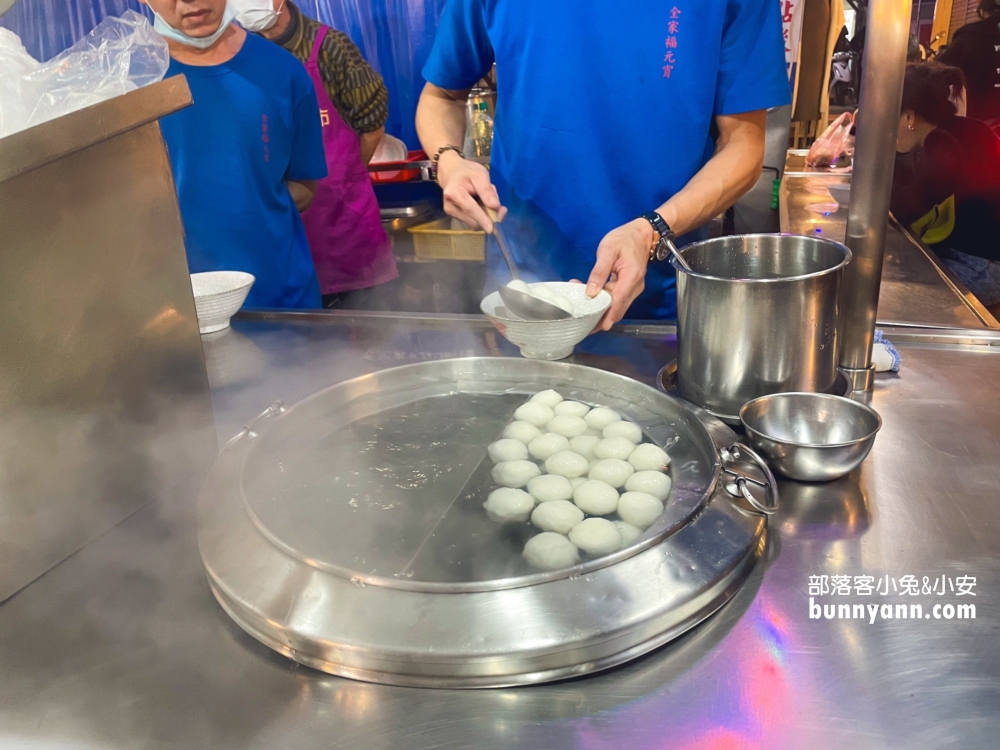 愛四路「全家福元宵」酒釀芝麻湯圓風味獨具，逾50年老店還可外帶生湯圓。