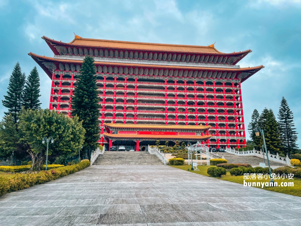 台北推薦「圓山大飯店松鶴廳」物超所值自助餐，清蒸三點蟹超好吃。