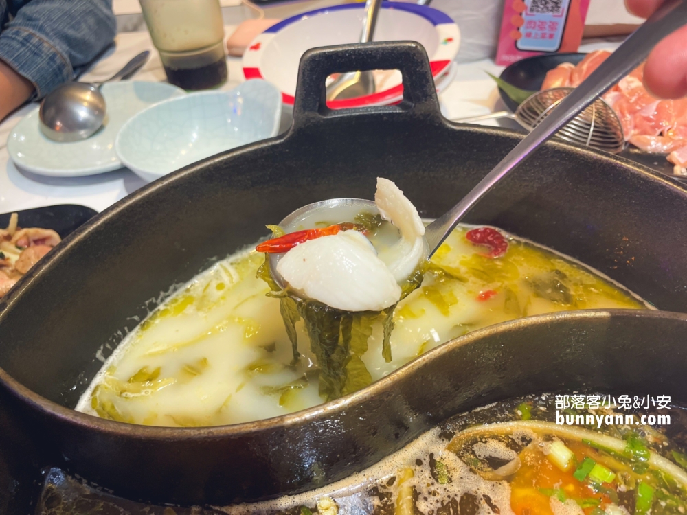 肉多多火鍋 台北西門店，最低349元起享受40多種的自助吧吃到飽，連續三年網路聲量與好感度第一名。