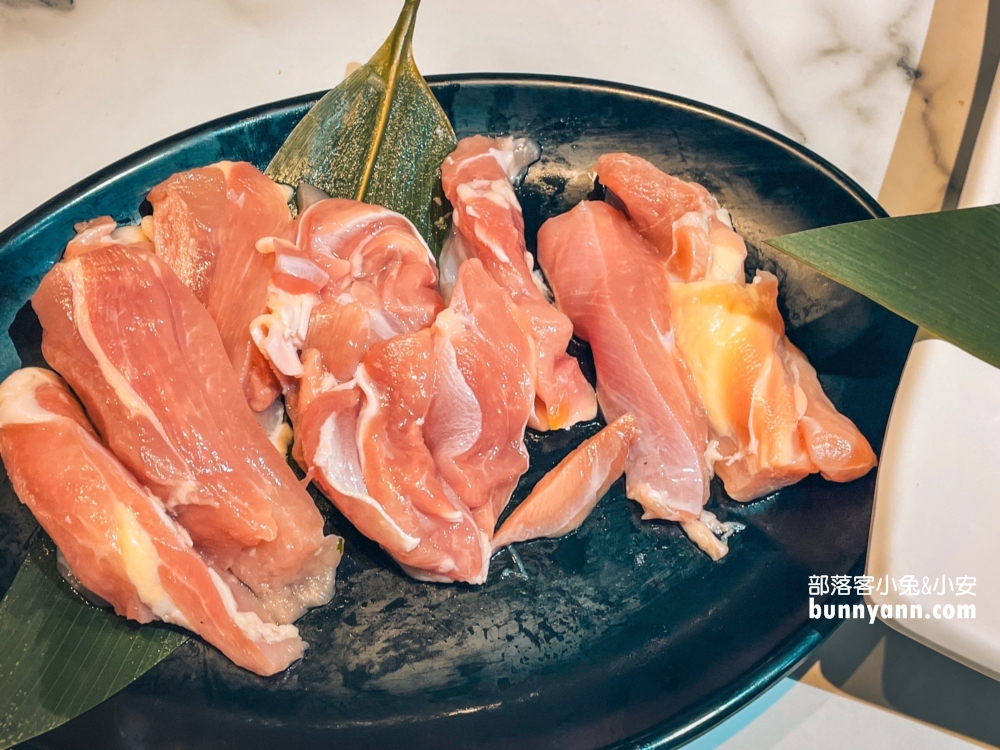 肉多多火鍋 台北西門店，最低349元起享受40多種的自助吧吃到飽，連續三年網路聲量與好感度第一名。