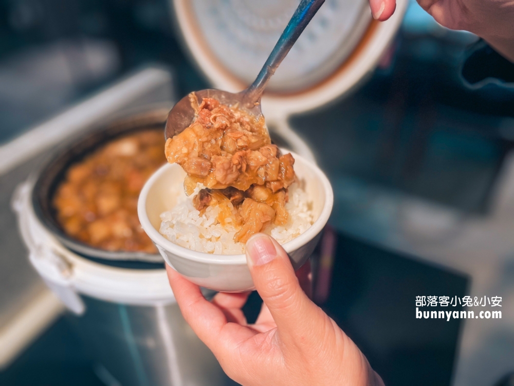 肉多多火鍋 台北西門店，最低349元起享受40多種的自助吧吃到飽，連續三年網路聲量與好感度第一名。